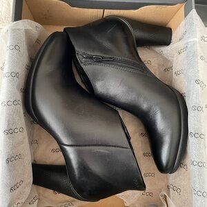 Ecco Women's Sleek Black Ankle Booties